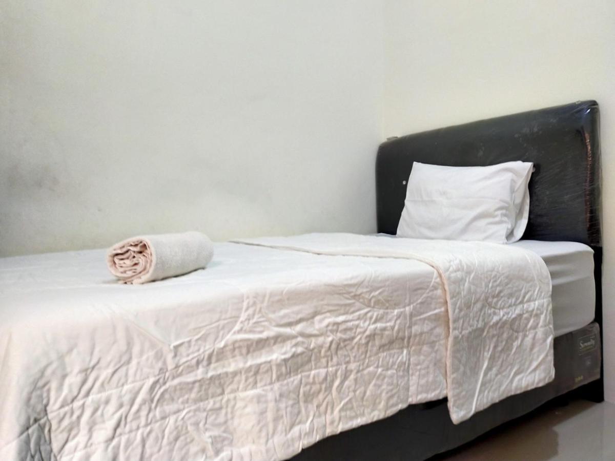 Homestay Danesti Syariah Near Bandara Sultan Hasanuddin Makassar Exterior foto