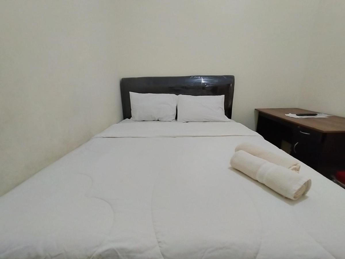 Homestay Danesti Syariah Near Bandara Sultan Hasanuddin Makassar Exterior foto
